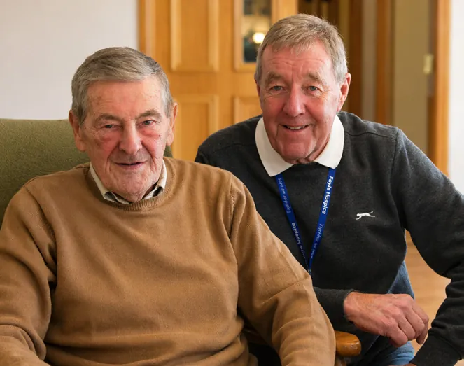 A Foyle Hospice volunteer in Day Therapy